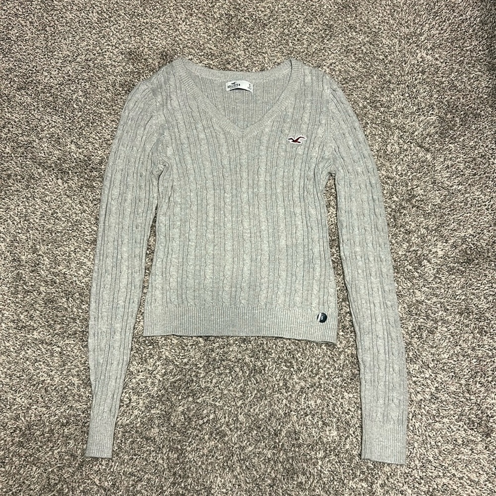 gray small Hollister sweater
